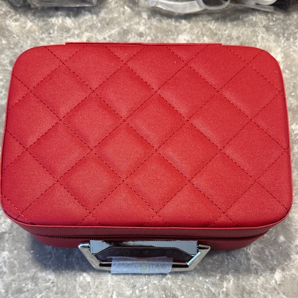 privata Handbags - Elegant Red Quilted Cosmetic Case